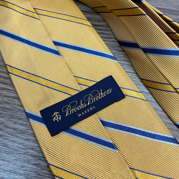 Brooks Brothers NWT Gold w/ Blue Stripe Tie - Picture 3 of 5
